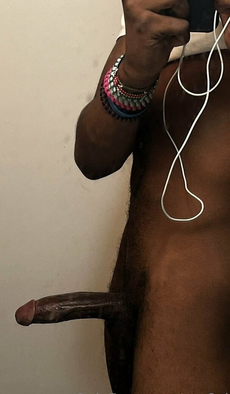 Naakte gelekte OnlyFans-foto van Am6ni