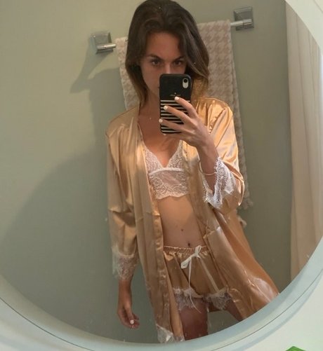 Naken läckt OnlyFans-bild av Miss Bell Asmr