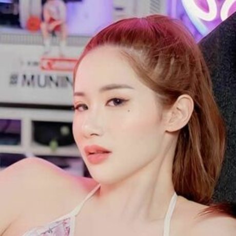 Naken läckt OnlyFans-bild av Akair Manita