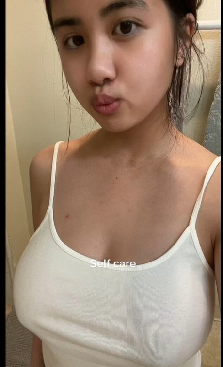 Naken läckt OnlyFans-bild av Ninannguyyen
