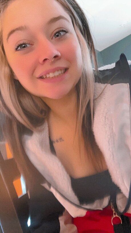 Naken läckt OnlyFans-bild av Toxic Attraction