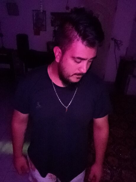 Alaston vuotanut OnlyFans-kuva Leon Winston