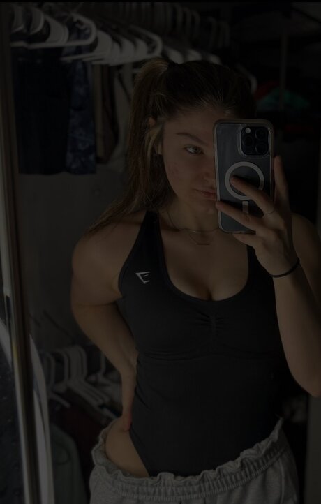 Обнаженная фотография утечки OnlyFans от Kjfit
