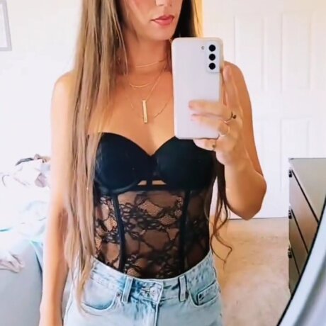 Naakte gelekte OnlyFans-foto van Sam