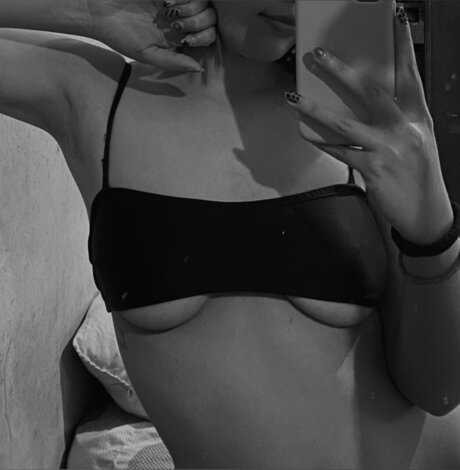 Naken läckt OnlyFans-bild av Belu
