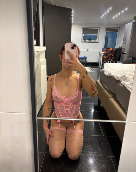 Naken läckt OnlyFans-bild av Babygirl