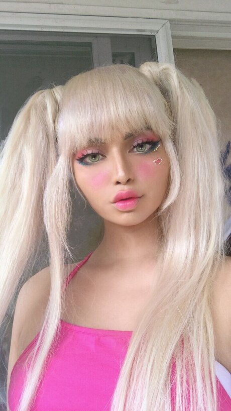 Naken läckt OnlyFans-bild av Auri The Doll