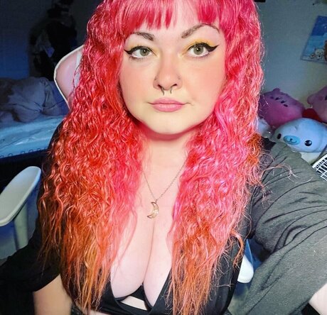 Naken läckt OnlyFans-bild av Pink Goddess