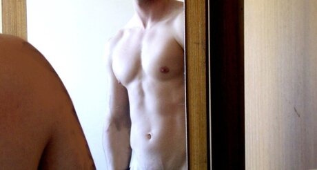 Alaston vuotanut OnlyFans-kuva Cal B