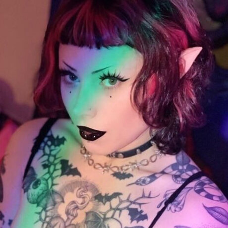 Naken läckt OnlyFans-bild av Serafina Scream X