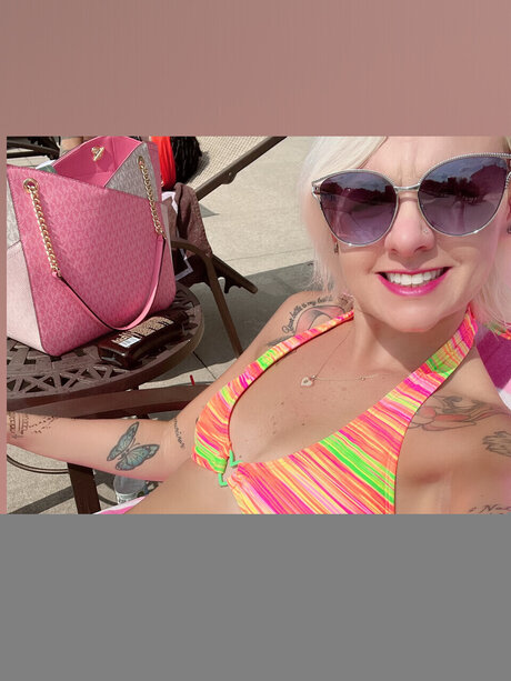 Naken läckt OnlyFans-bild av Azalea