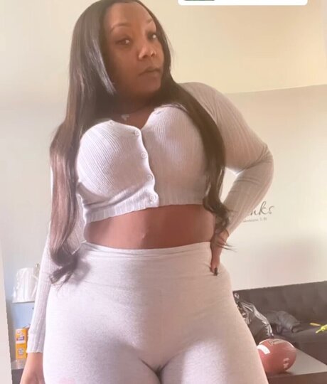 Naken läckt OnlyFans-bild av Goddess Of Swords