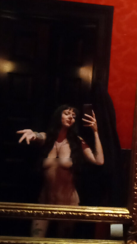 Обнаженная фотография утечки OnlyFans от Leila Rose