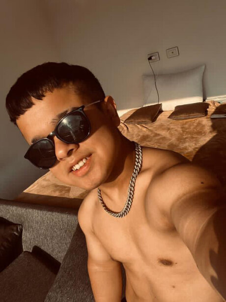 Naakte gelekte OnlyFans-foto van Babyscheeks
