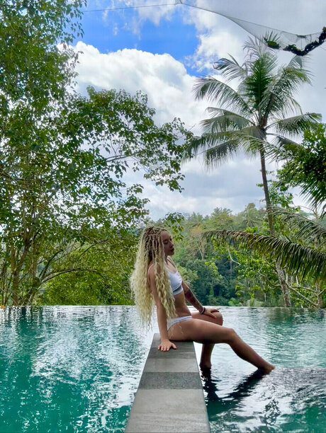 Обнаженная фотография утечки OnlyFans от Asrai