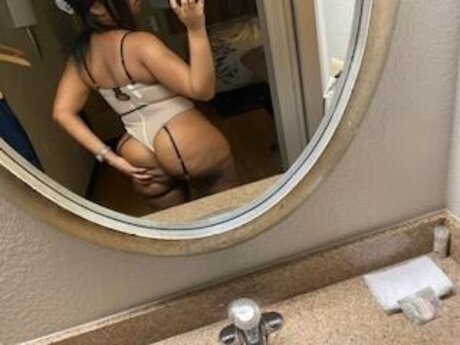 Alaston vuotanut OnlyFans-kuva Columbia
