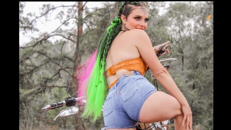 Naakte gelekte OnlyFans-foto van Daze