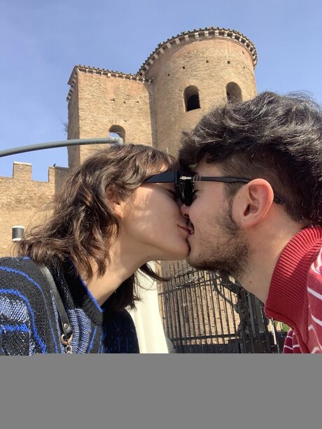 Alaston vuotanut OnlyFans-kuva Orazio Ampamp Leila 