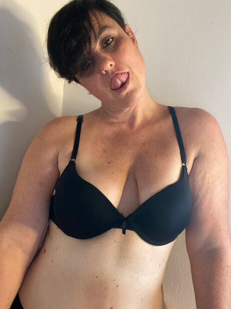 Foto desnuda filtrada de OnlyFans de        Juicy For U 