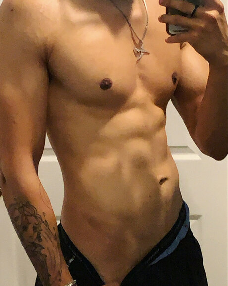 Naken läckt OnlyFans-bild av Adam Fire