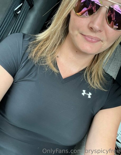 Naken lekkede OnlyFans-bilde av Onehotmomma1220free