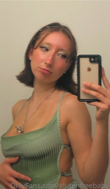 Nacktes geleaktes OnlyFans-Foto von Glutenfreebaby
