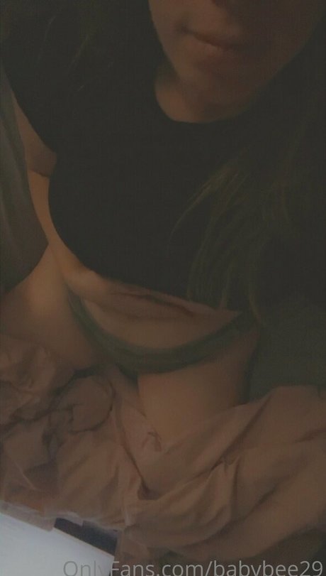 Naakte gelekte OnlyFans-foto van Babybee29