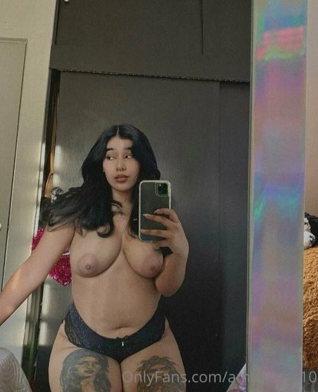 Naken läckt OnlyFans-bild av Amywinos