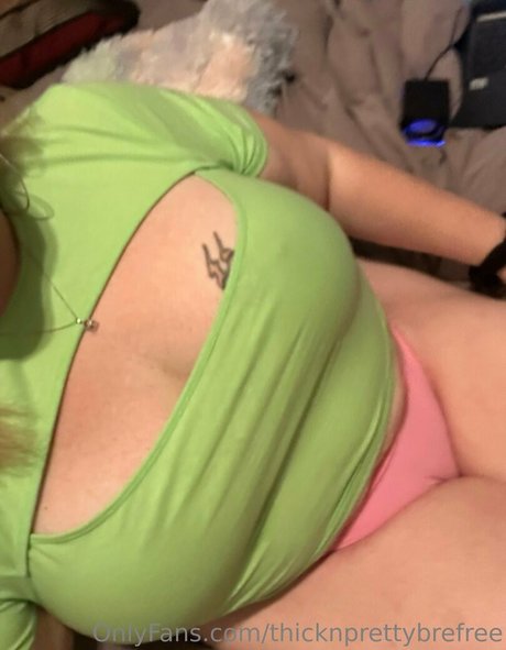 Naakte gelekte OnlyFans-foto van Thicknprettybrefree