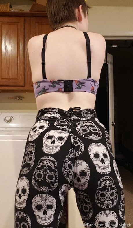 Curvyelvishgirl