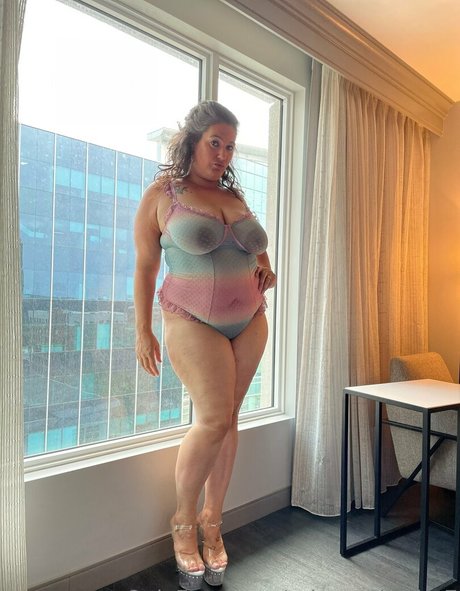Alaston vuotanut OnlyFans-kuva Princessharlot7