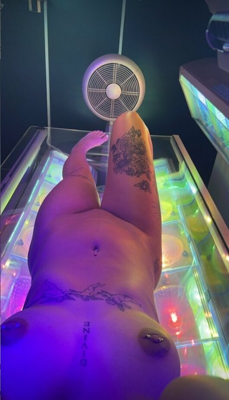 Обнаженная фотография утечки OnlyFans от Reannon Hill