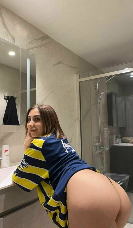 Foto nua vazada do OnlyFans de Askonuzelanur