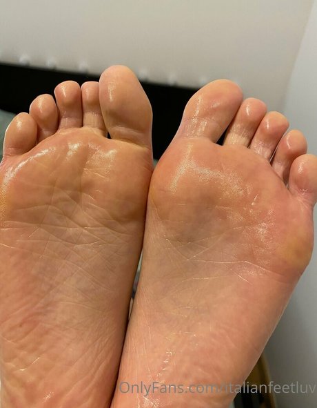 Foto desnuda filtrada de OnlyFans de Italianfeetluv