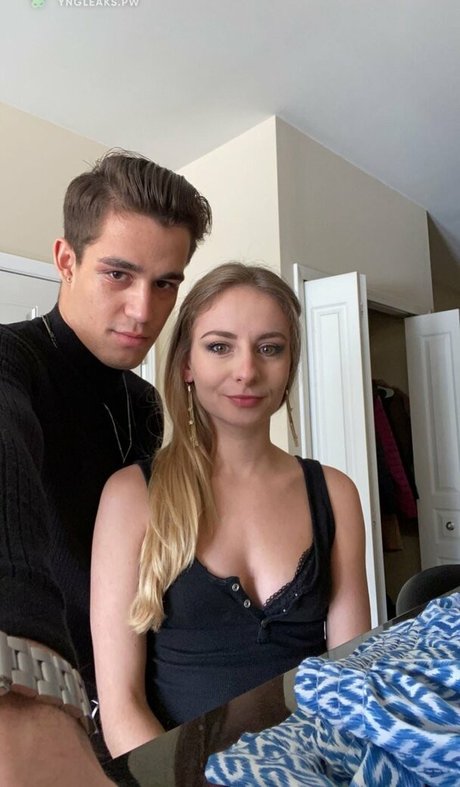 Nøgent lækket OnlyFans-billede af Tarah Kayne