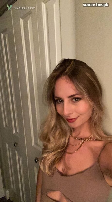 Nøgent lækket OnlyFans-billede af Tarah Kayne