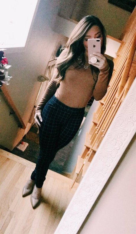 Naken lekkede OnlyFans-bilde av Lizzy Decologero