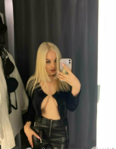 Nacktes geleaktes OnlyFans-Foto von Sophiebbface