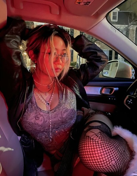 Naken läckt OnlyFans-bild av Hollyliangg