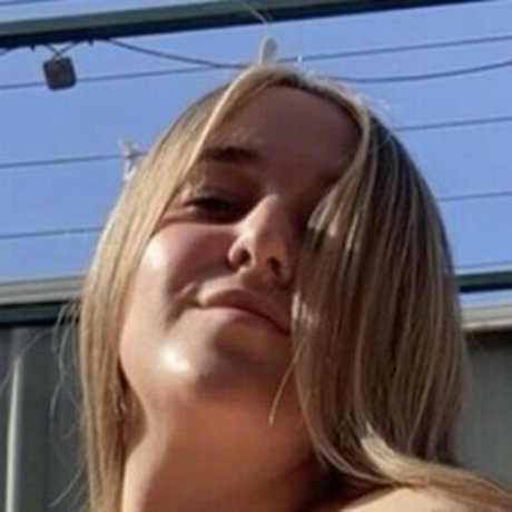 Izzycastilloo