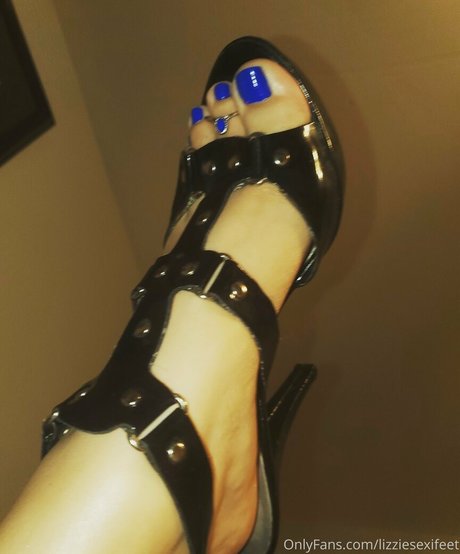 Lizziesexifeet