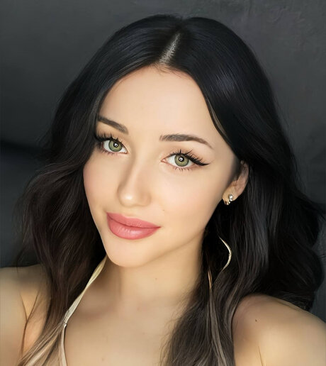 Naken läckt OnlyFans-bild av Molly 
