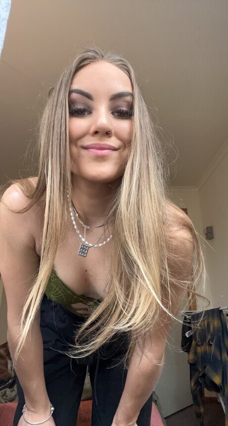Naken läckt OnlyFans-bild av Kp
