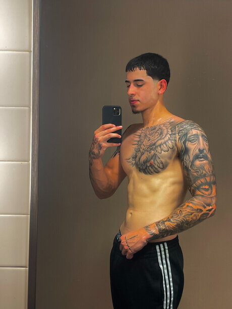 Naakte gelekte OnlyFans-foto van J