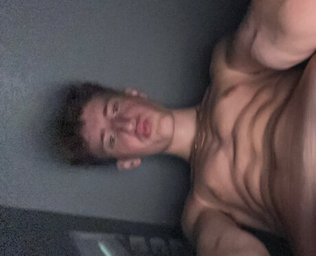 Alaston vuotanut OnlyFans-kuva Surprisingly Large Pat