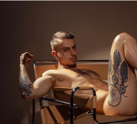 Alaston vuotanut OnlyFans-kuva Flo