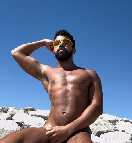 Naken läckt OnlyFans-bild av Sunnymike