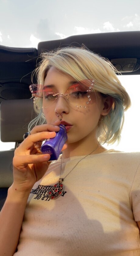 Naken läckt OnlyFans-bild av Phoebe Bombay