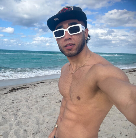 Naakte gelekte OnlyFans-foto van Davids Vein