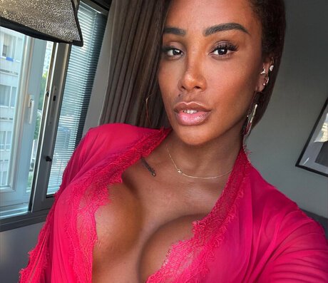 Alaston vuotanut OnlyFans-kuva Ts Vivi Carvalho 